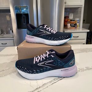 BRAND NEW • Brooks Glycerin 20: Women’s Sz 11.5 (normal width)